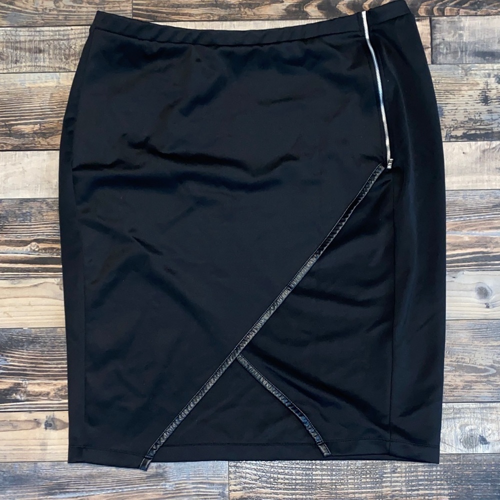 BONGO Black Pencil Skirt with Zipper Detail